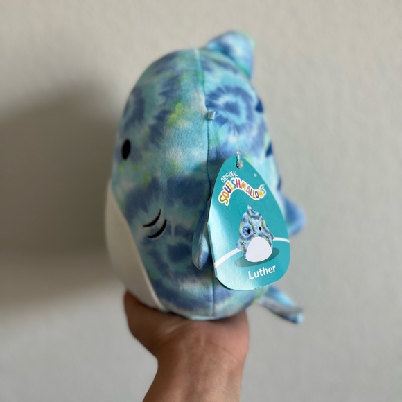 New Luther The Tie Dye Shark Squishmallows - Picture 6 of 14